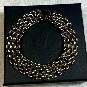 Vintage gold tone bracelet. Substantial stand out piece. Beauty!!!